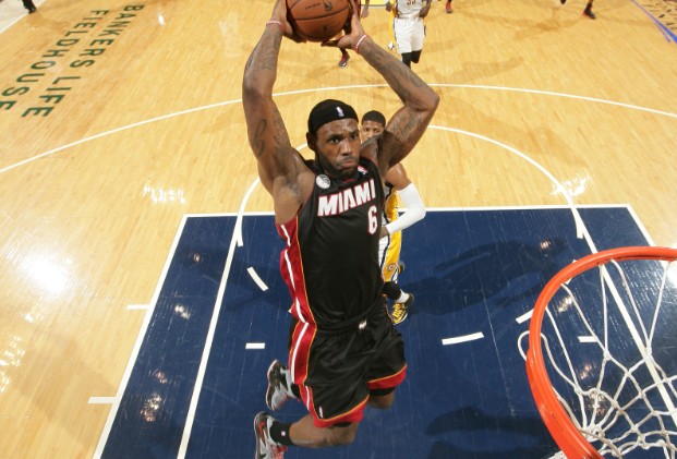 Джеймс принес победу \"Хит\" в третьем поединке против \"Индианы\"