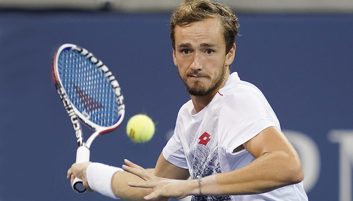 Медведев сенсационно вышел в финал турнира в Токио