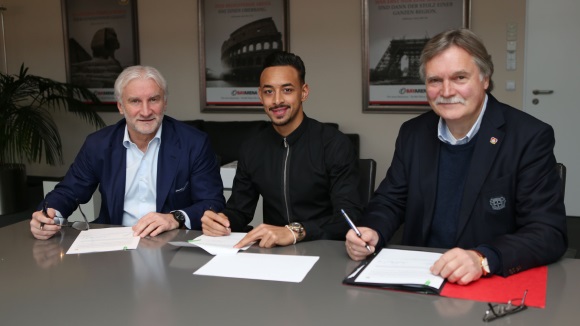 \"Фармацевты\" продлили контракт со своим полузащитником