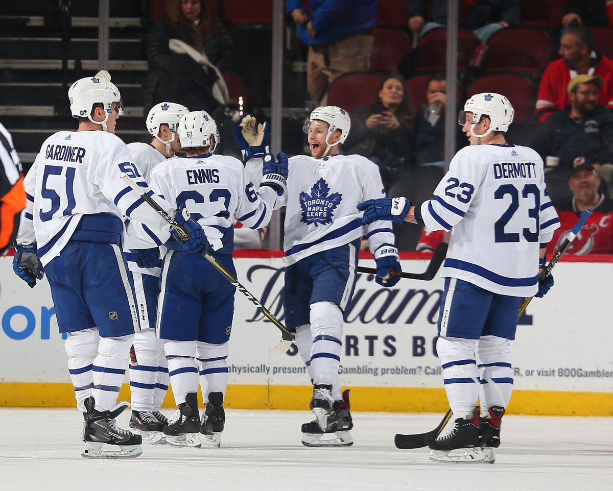 \"Нью-Джерси\" разгромно проиграл \"Торонто\"