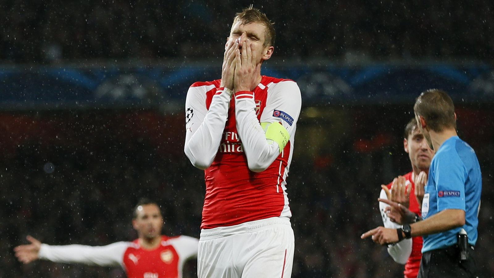 Каррагер раскритиковал  Мертезакера