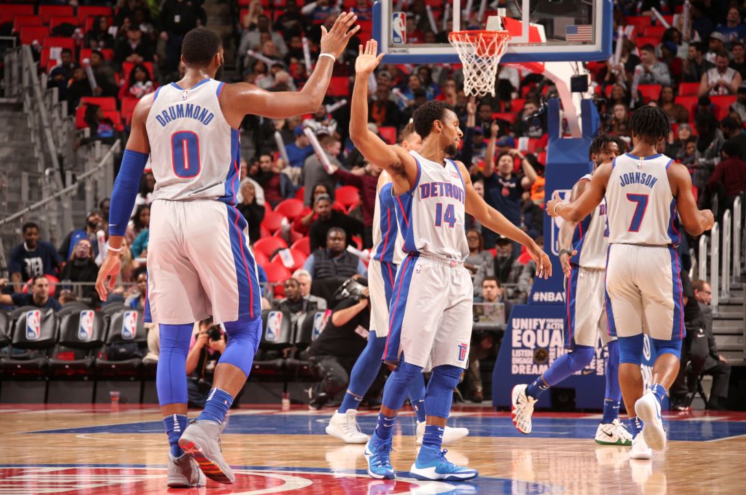 \"Клипперс\" прервали победную серию \"Детройта\"