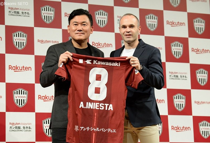Иньеста официально перешел в \"Виссел Кобе\"
