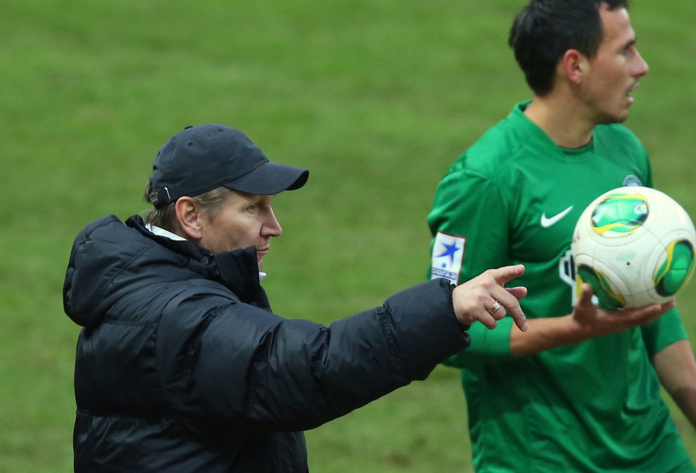 \"Зенит\" на классе обыграл \"Томь\" и увеличил отрыв от \"спартаковцев\"