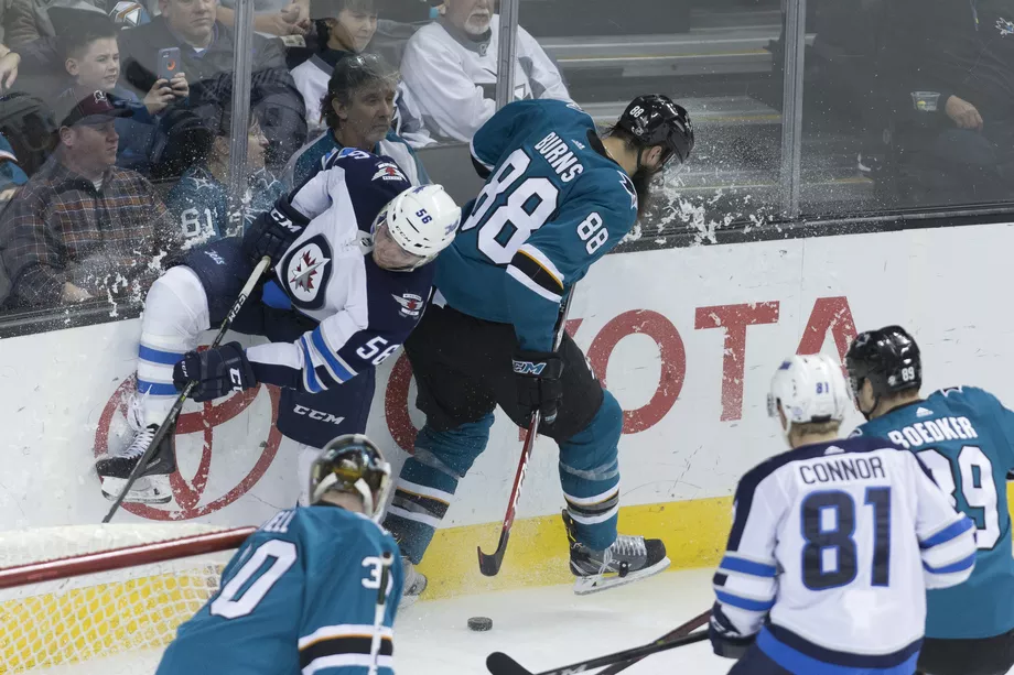 \"Виннипег Джетс\" в гостях победили \"Сан-Хосе Шаркс\"