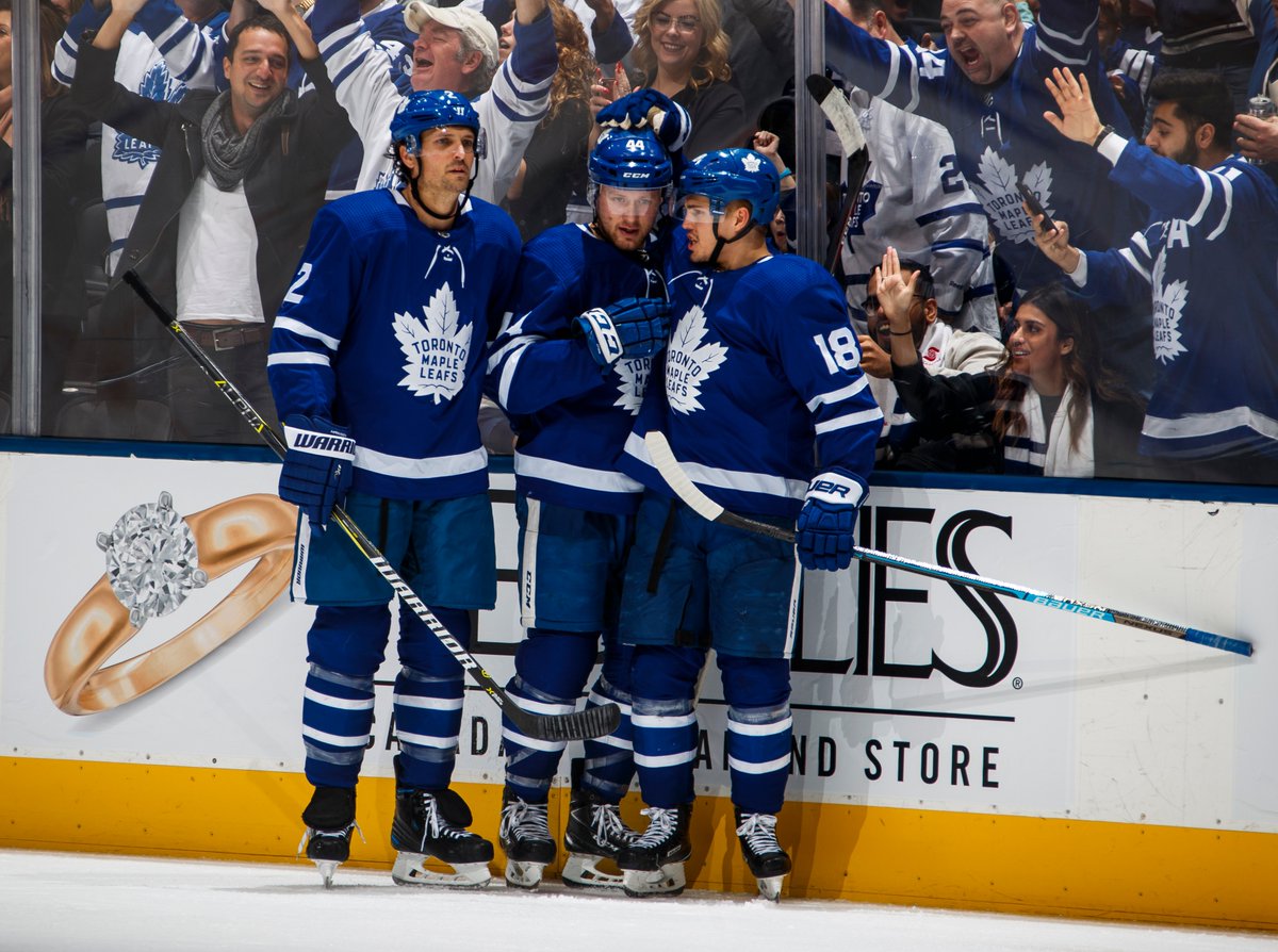 \"Рейнджерс\" уступили на выезде \"Торонто\"