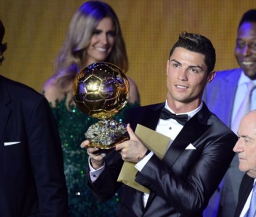 Роналду получил "Золотой мяч", Ибра - "Приз Пушкаша" и другие победители "FIFA Ballon d