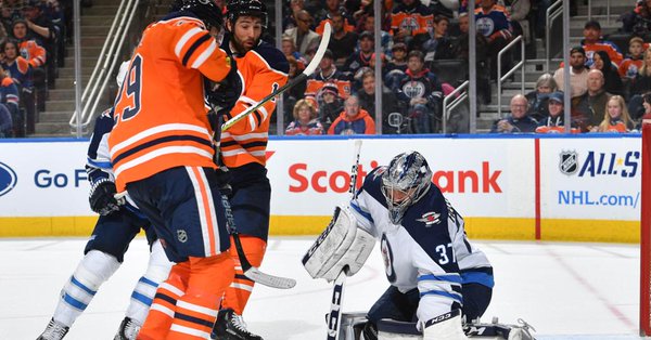 \"Виннипег\" разгромно переиграл \"Эдмонтон\"