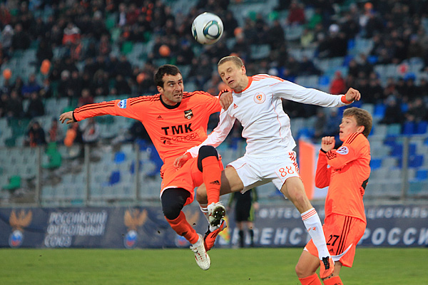 \"Урал\" и \"Томь\" определят победителя Кубка ФНЛ