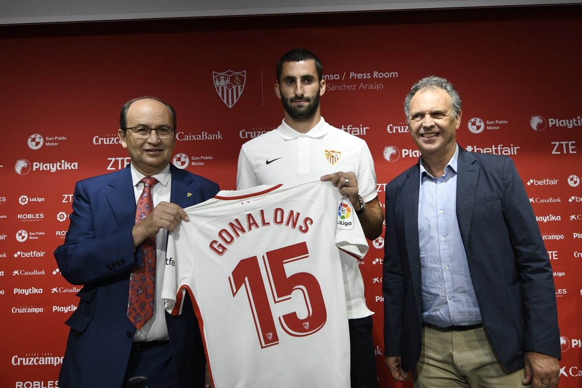 \"Рома\" отдала Гоналона в аренду \"Севилье\"