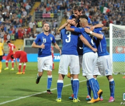 Отбор к Евро-2016: Италия победила Азербайджан, Нидерланды разобрались с Казахстаном