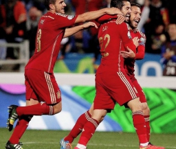 Отбор к Евро-2016: Испания выиграла у Белоруссии, Швеция расписала мировую с Черногорией