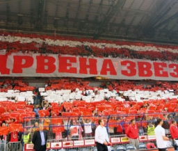Болельщики Црвены Звезды устроили грандиозное шоу перед матчем Евролиги