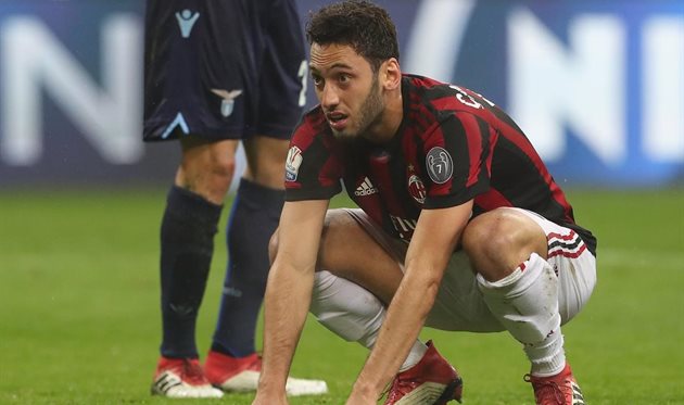 Чалханоглу не собирается покидать \"Милан\"