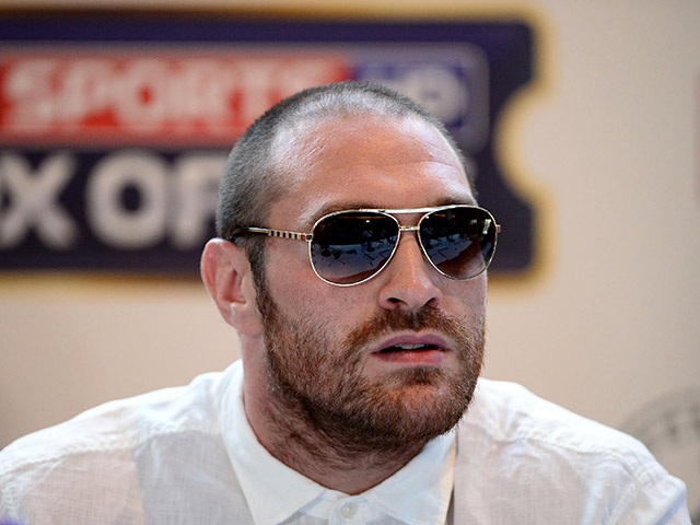 Фьюри обещает целовать ботинки Кличко