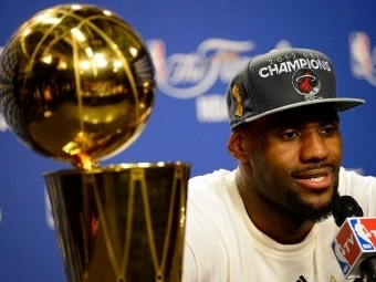 Джеймс и Таурази - баскетболисты года в США