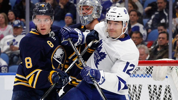 \"Торонто Мэйпл Лифс\" разгромил \"Баффало Сэйбрз\" на их же льду