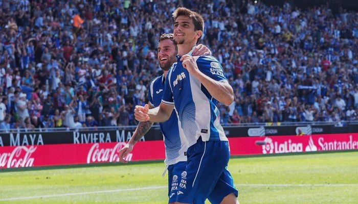 \"Депортиво\" разгромно проиграл \"Эспаньолу\"