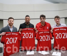 Официально: четыре игрока продлили свои контракты с "Баварией"