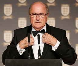 Президент ФИФА извинился перед "Лос Бланкос"