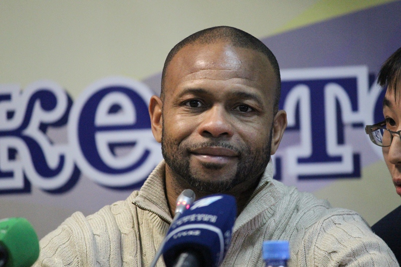 Джонс: если Флойд побьет Мэнни, у него не останется достойных противников