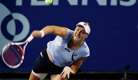 Петрова в трёх сетах обыграла Цибулкову в Дубае