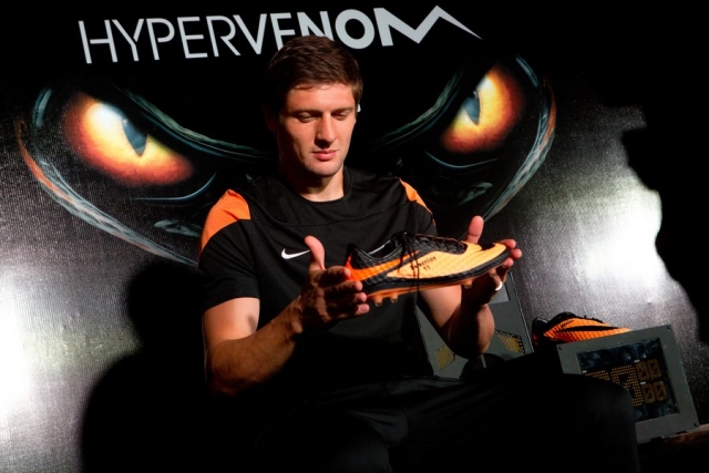 Селезнев продемонстрировал футбольной Украине новые бутсы \"Nike\"