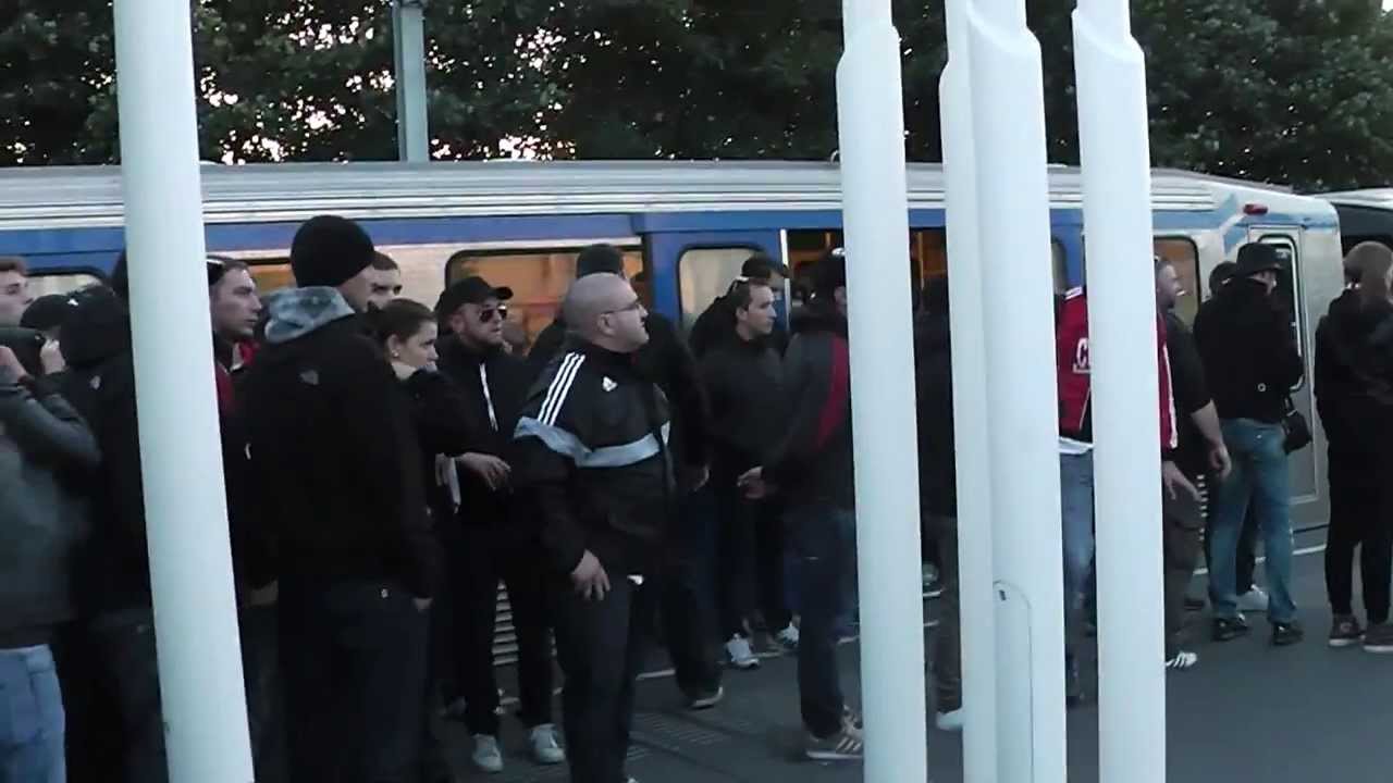 Фанаты \"Аякса\" напугали болельщиков \"Милана\"