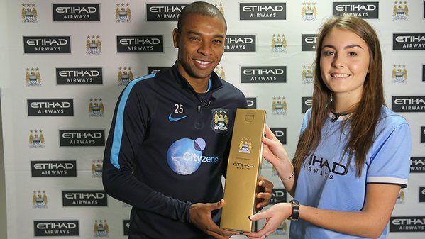 Фернандиньо - лучший игрок \"Сити\" в ноябре