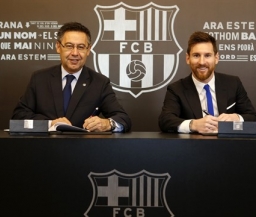 Лионель Месси официально продлил контракт с "Барселоной"