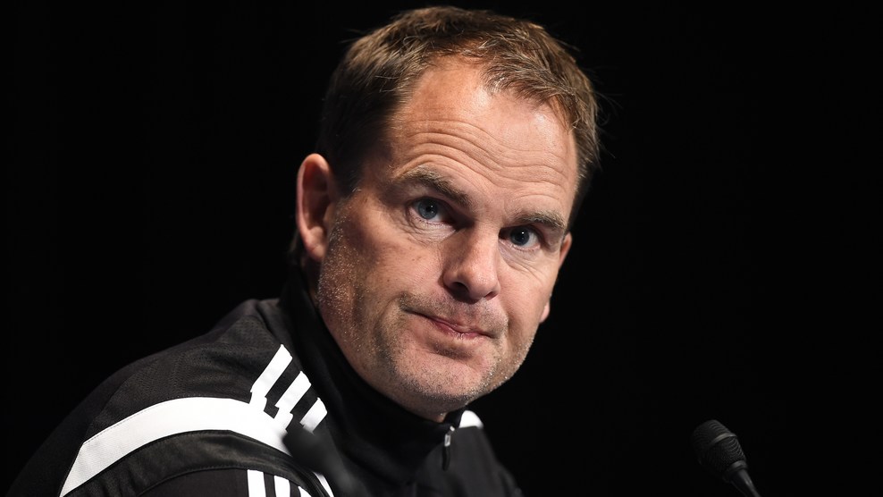 Агент: де Бур останется в \"Аяксе\"