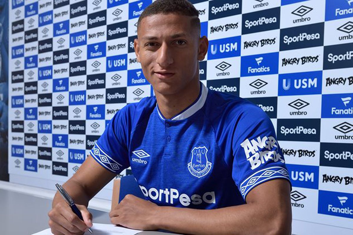 \"Эвертон\" объявил о подписании Ришарлисона