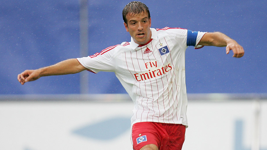 \"Байер\" победил \"Аугсбруг\", ван дер Варт принес победу \"Гамбургу\"