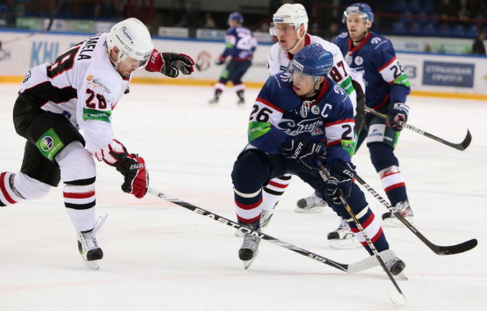 \"Авангард\" вырвал победу у \"Сибири\" в пятом матче 