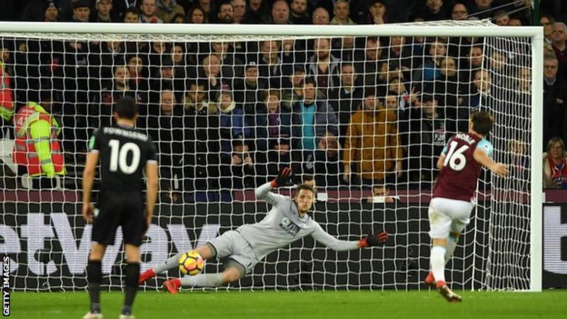 \"Вест Хэм\" и \"Кристал Пэлас\" расписали минимальную ничью