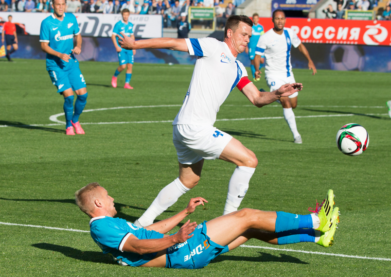 \"Зенит\" дома уступил \"Крыльям Советов\"