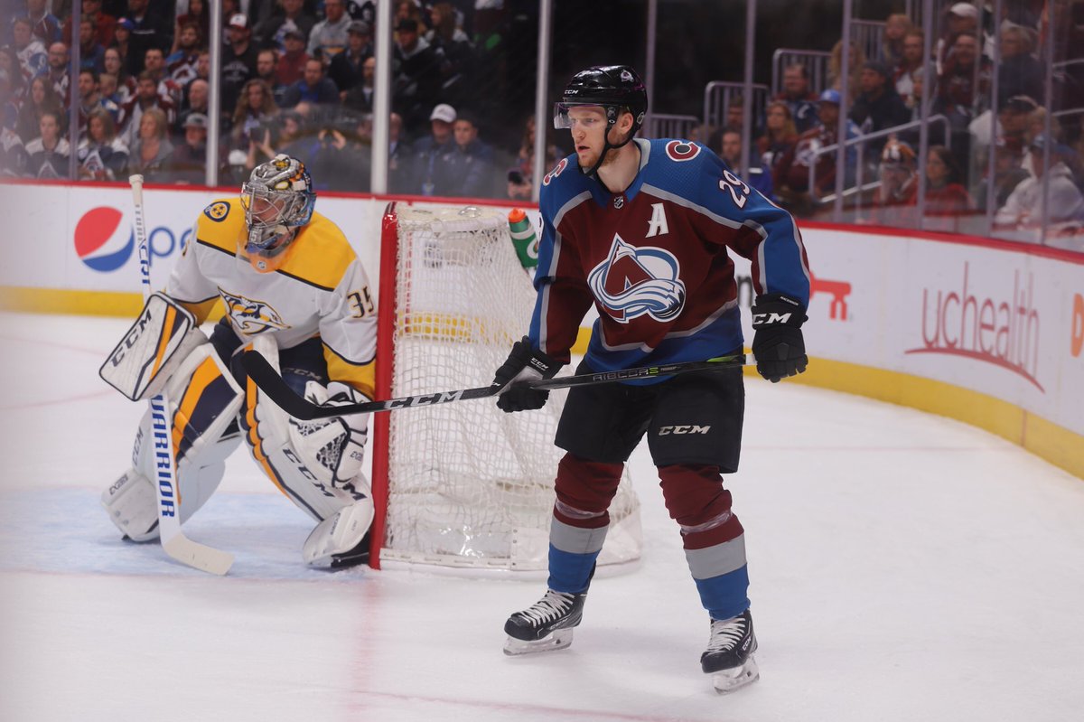 \"Колорадо\" минимально уступил \"Нэшвиллу\"