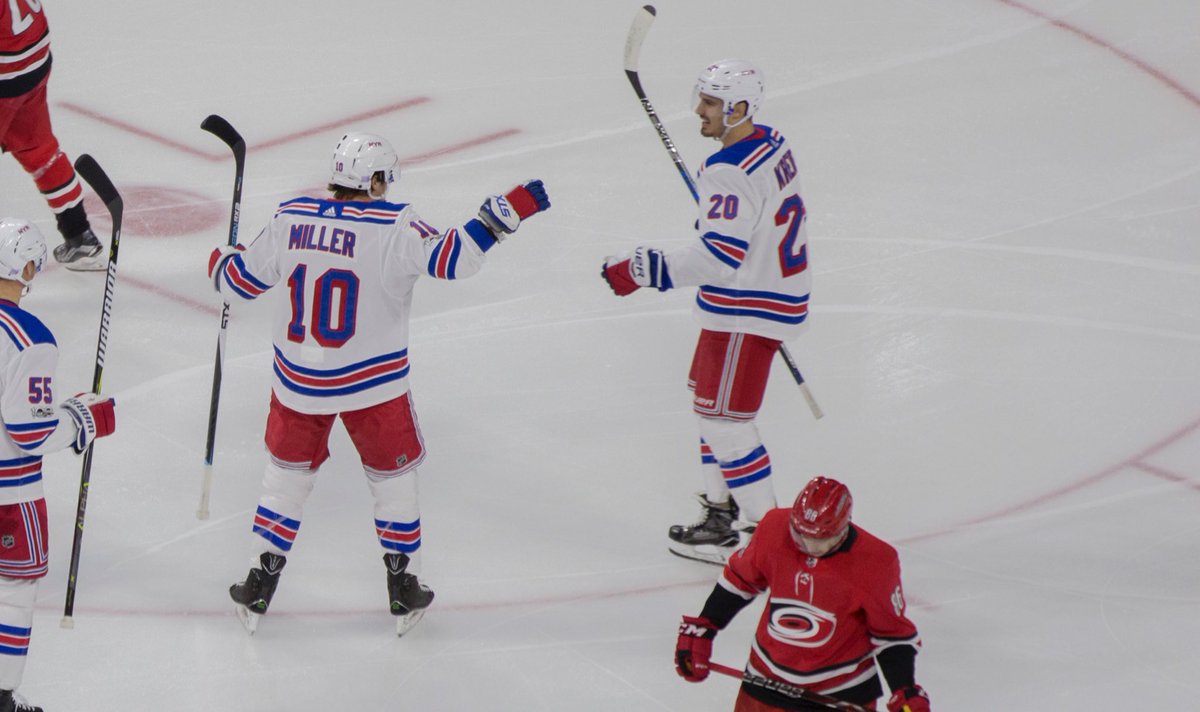 \"Каролина\" разгромно уступила \"Рейнджерс\"