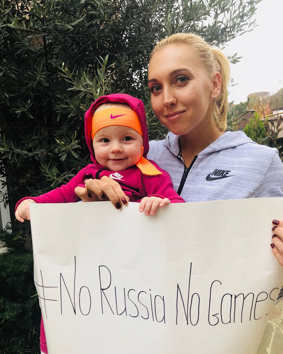 Елена Веснина поддержала флешмод школьника