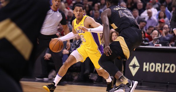 \"Торонто\" оказался сильнее \"Лейкерс\"