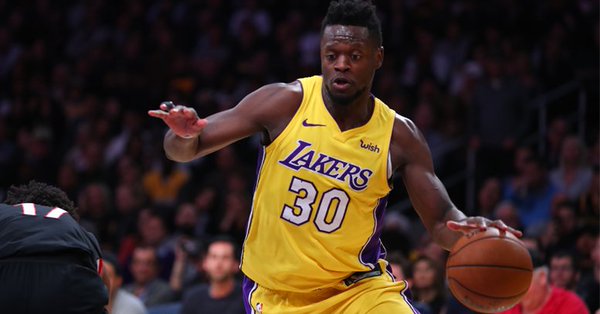 \"Лейкерс\" потерпели неудачу в игре с \"Портлендом\"