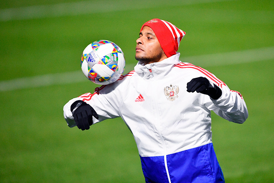 Ари: испытал классные эмоции во время гимна перед дебютом в сборной России