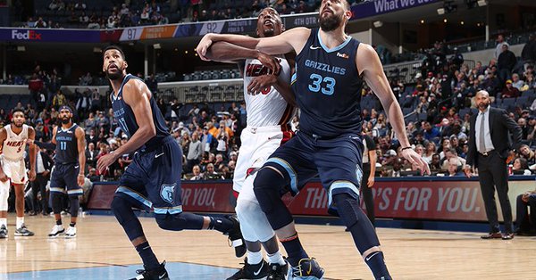 \"Мемфис\" в борьбе уступил \"Майами\"