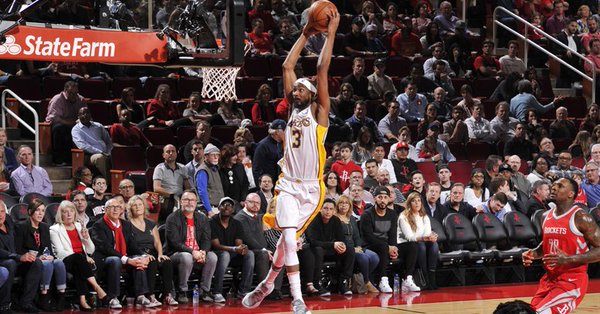 \"Лейкерс\" прервали победную серию \"Хьюстона\"