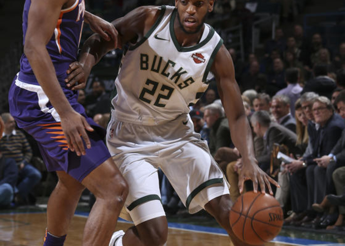 \"Милуоки Бакс\" с трудом обыграли \"Финикс Санз\"