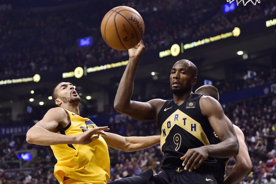 \"Юты Джаз\" в гостевом поединке обыграла \"Торонто Рэпторс\"