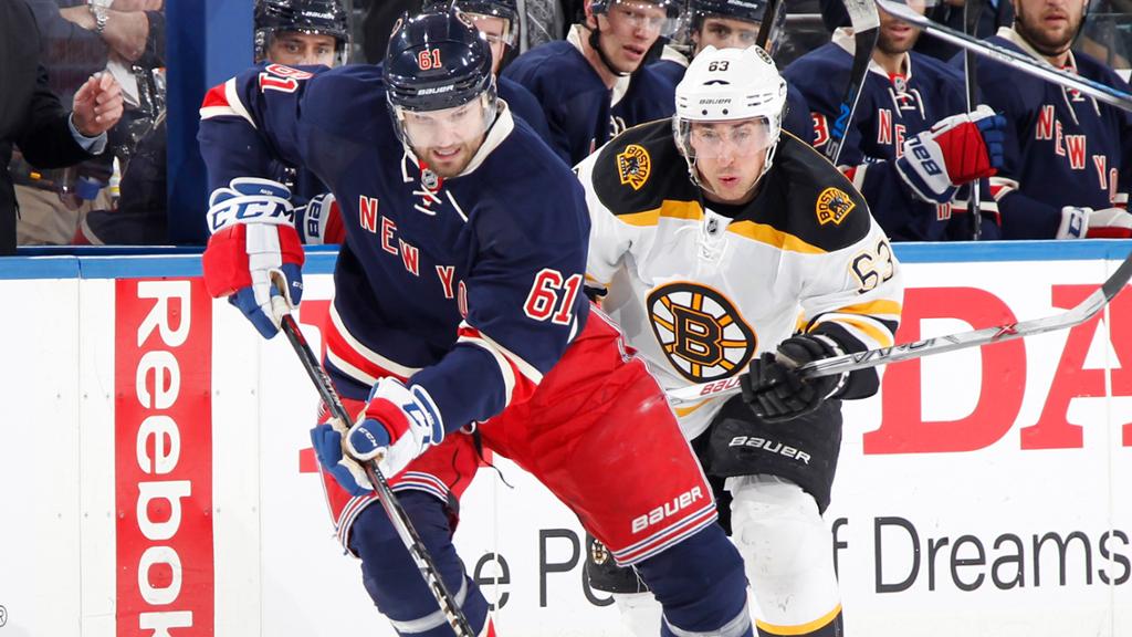 \"Бостон Брюинз\" разгромили \"Нью-Йорк Рейнджерс\"
