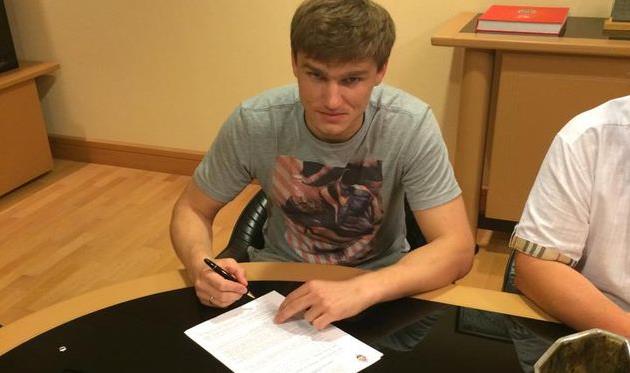 Гладкий подписал контракт с \"Шахтером\"