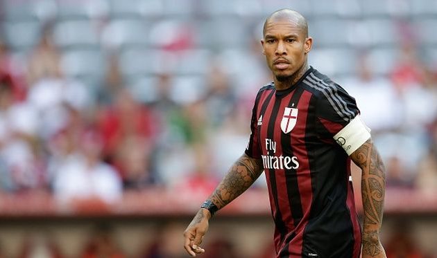 Официально: \"Милан\" расторг контракт с де Йонгом