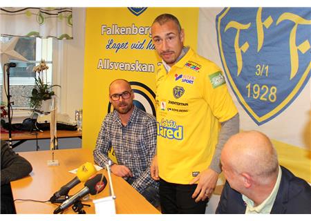 Ларссон подписал контракт с \"Фалькенбергом\"